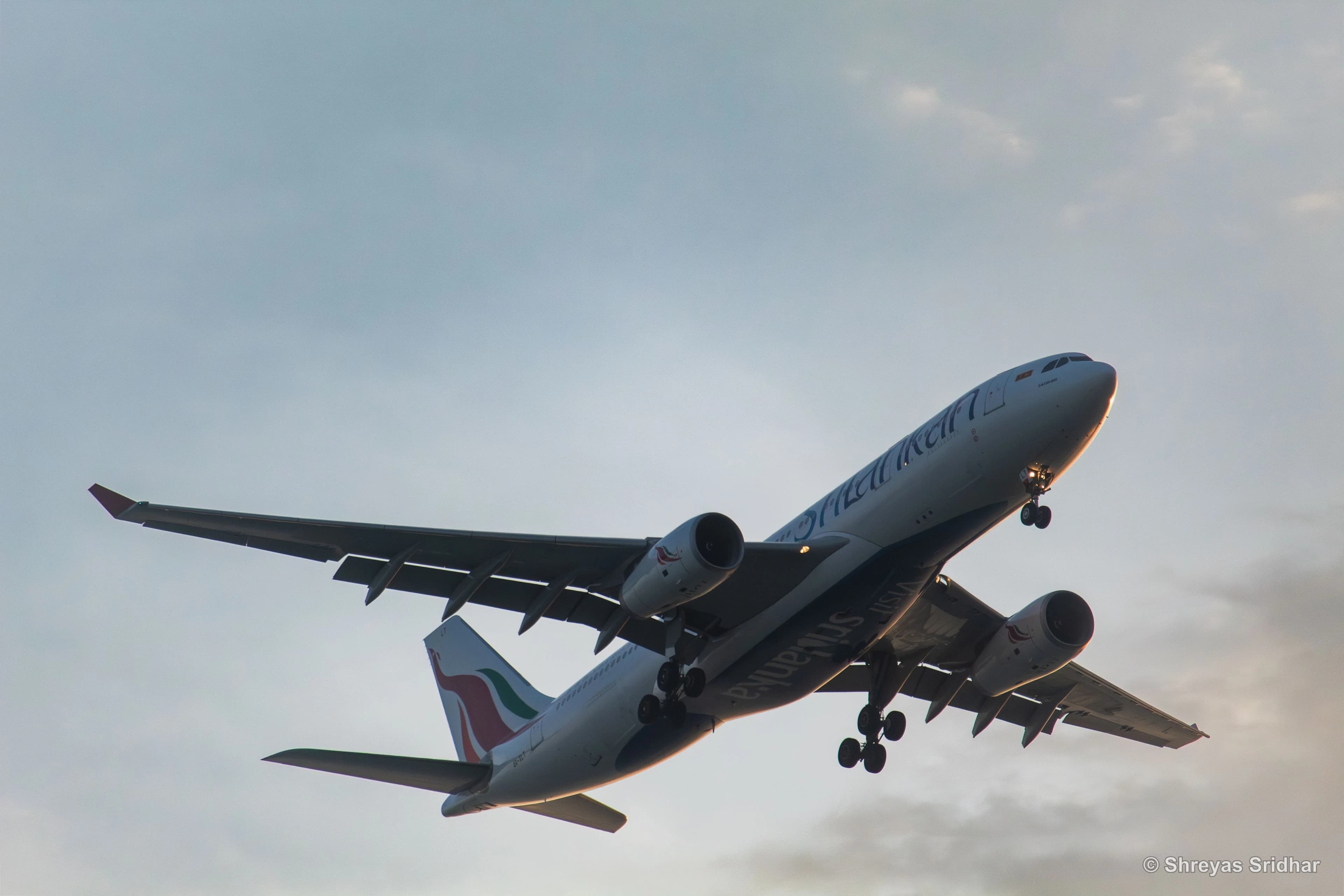SriLankan Airlines · Airbus A330-200 · 4R-ALT